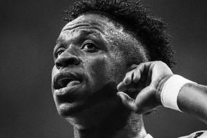 开云注册-回应被种族歧视？维尼修斯晒照配德雷克歌：我才不管你XX爱不爱我