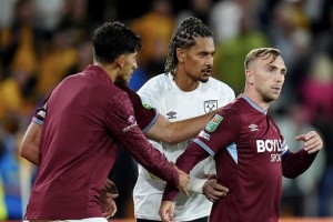 开赛三连败，西汉姆联队长鲍文赛后与球迷爆发激烈争吵