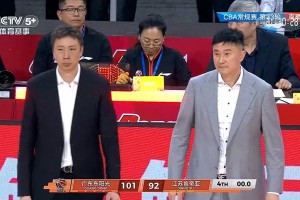 kaiyun-出乎意料！江苏输球后，一人向杜锋鞠躬，球迷：人品球品都是顶级