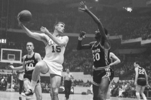 kaiyun-拉塞尔有11个总冠军，为什么一次FMVP都没有呢？是不是实力不够